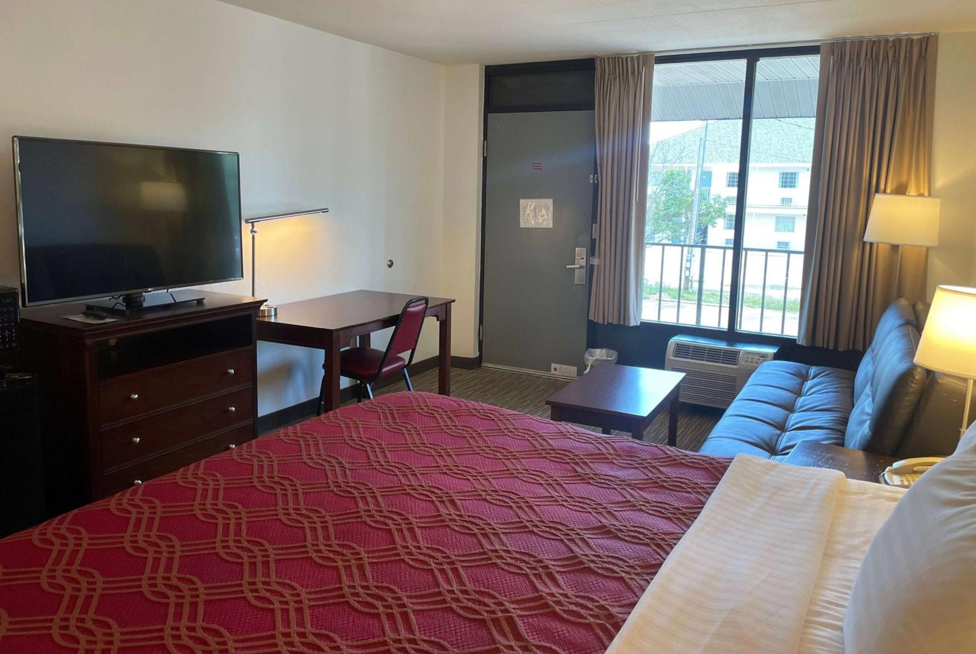 Отель Ramada By Wyndham Branson Theatre District Экстерьер фото