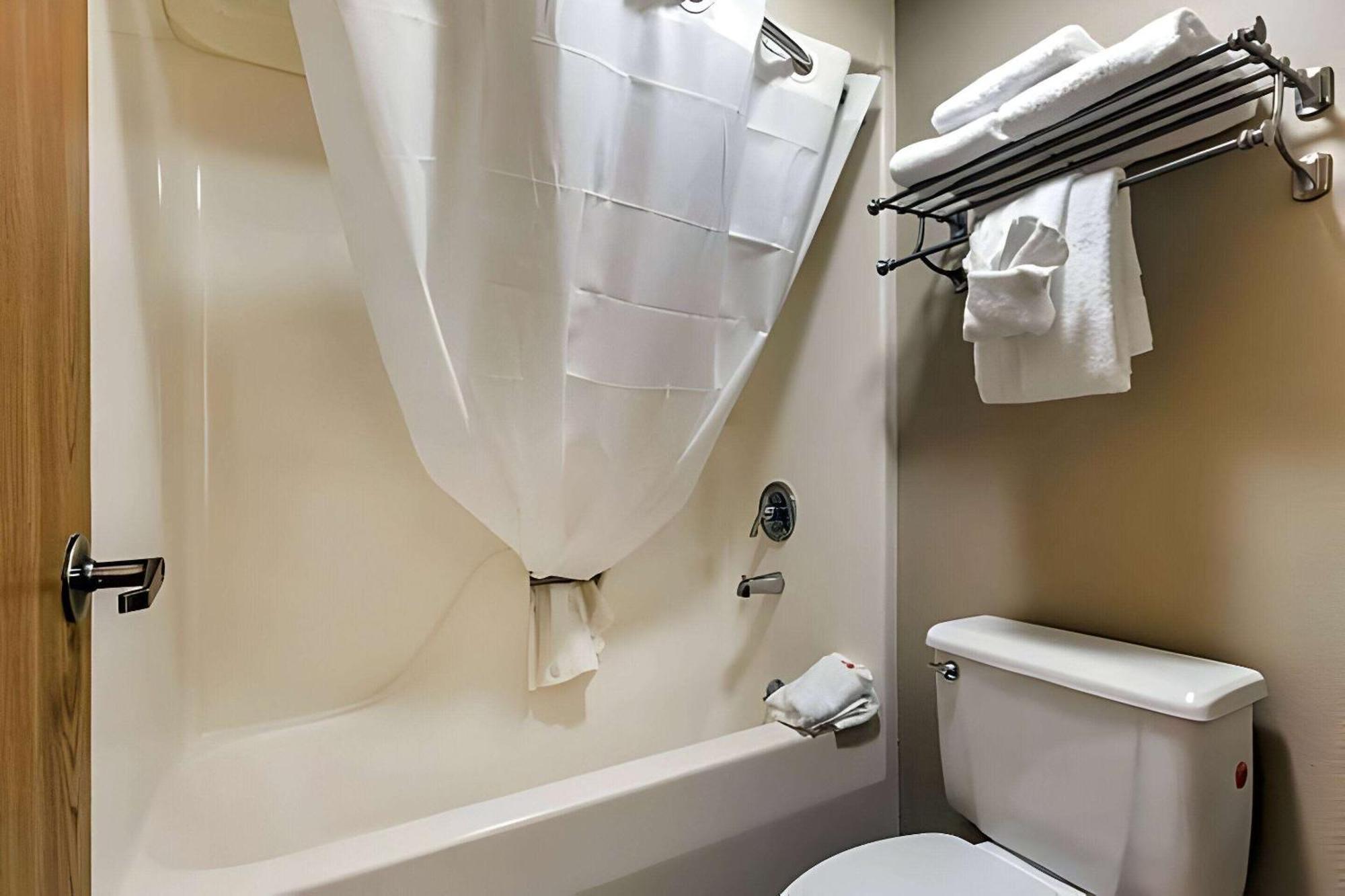 Отель Ramada By Wyndham Branson Theatre District Экстерьер фото