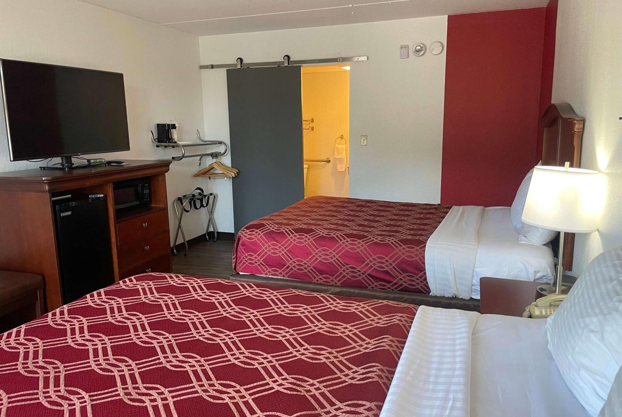 Отель Ramada By Wyndham Branson Theatre District Экстерьер фото