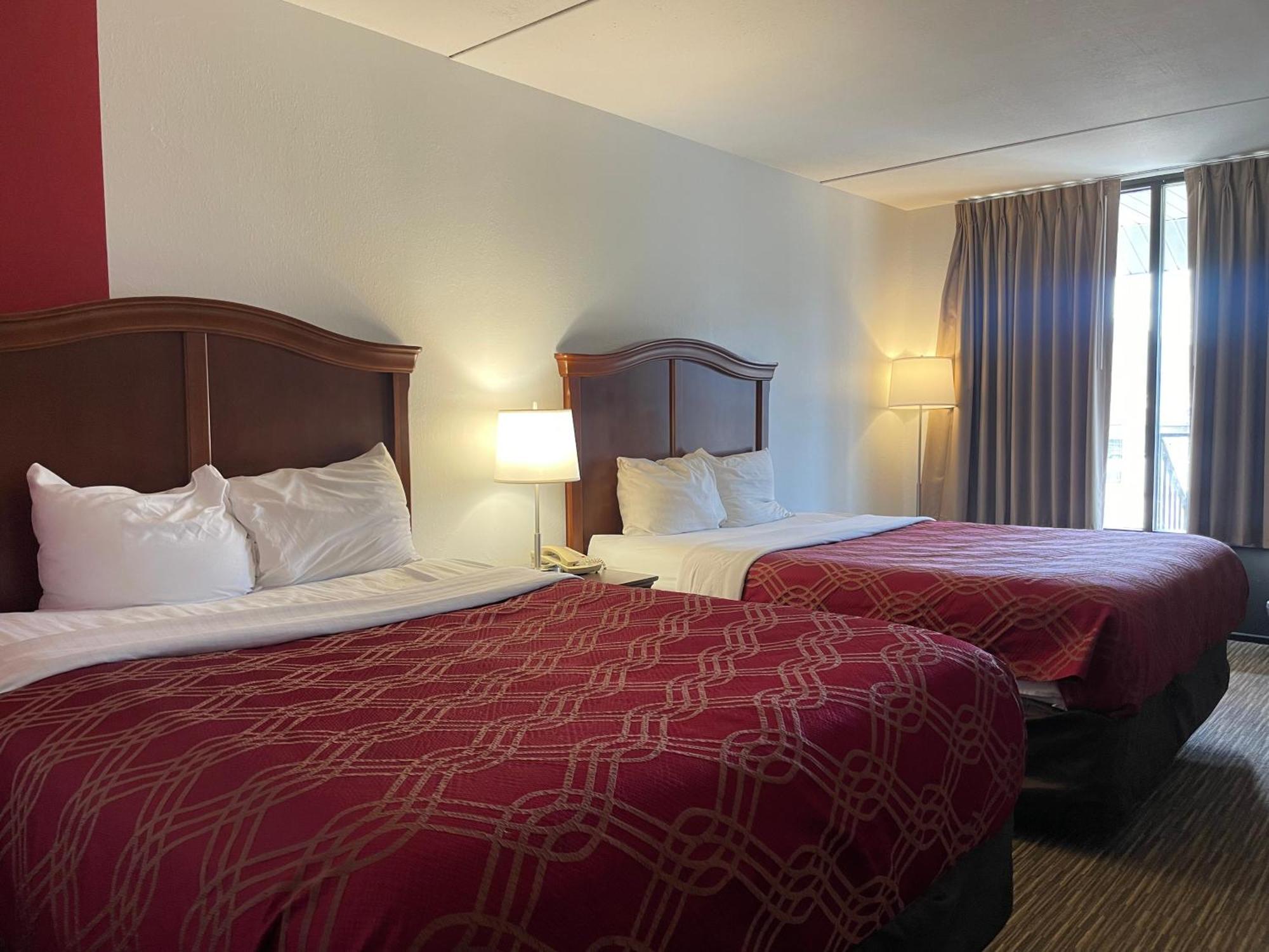 Отель Ramada By Wyndham Branson Theatre District Экстерьер фото