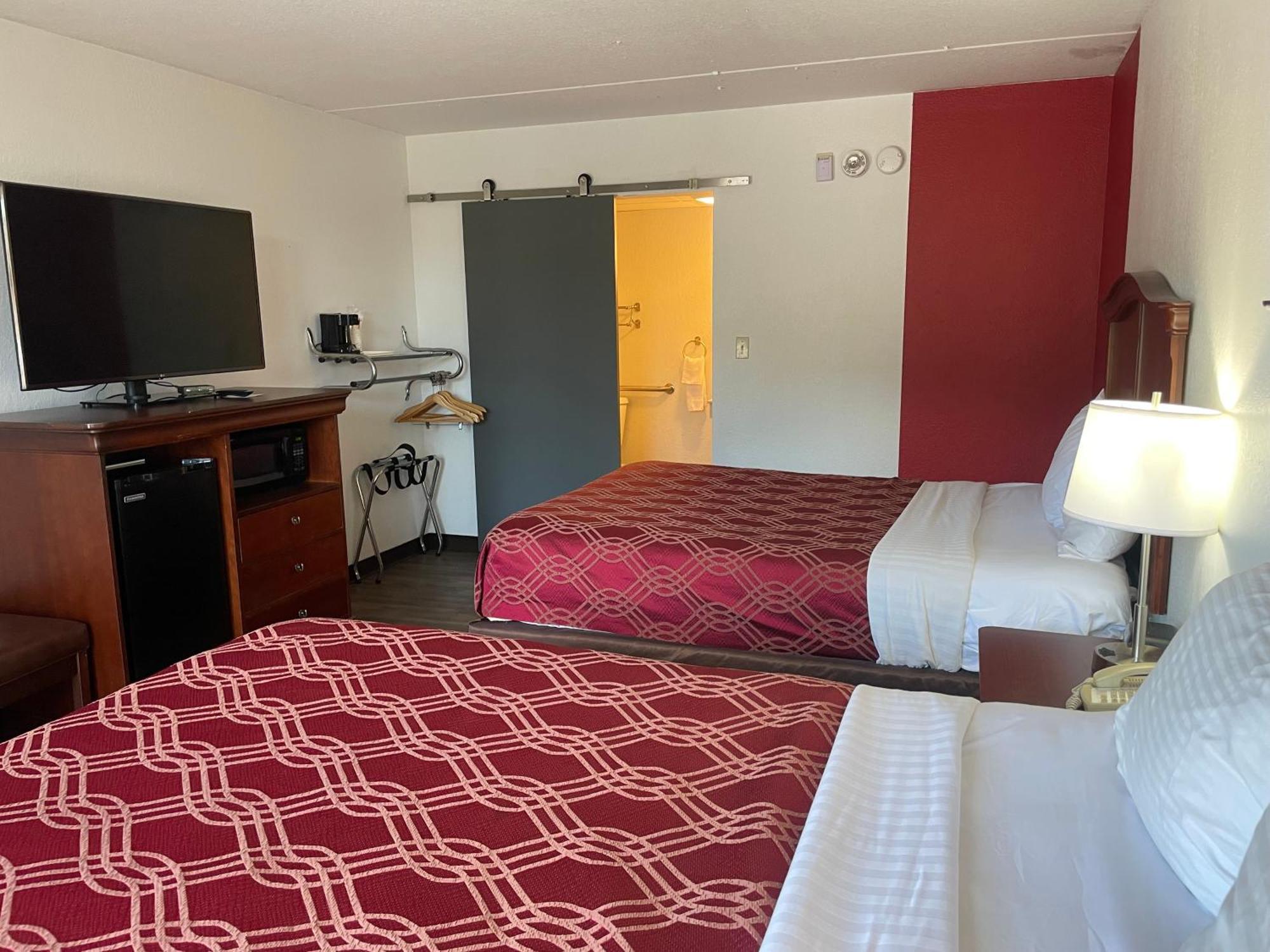 Отель Ramada By Wyndham Branson Theatre District Экстерьер фото