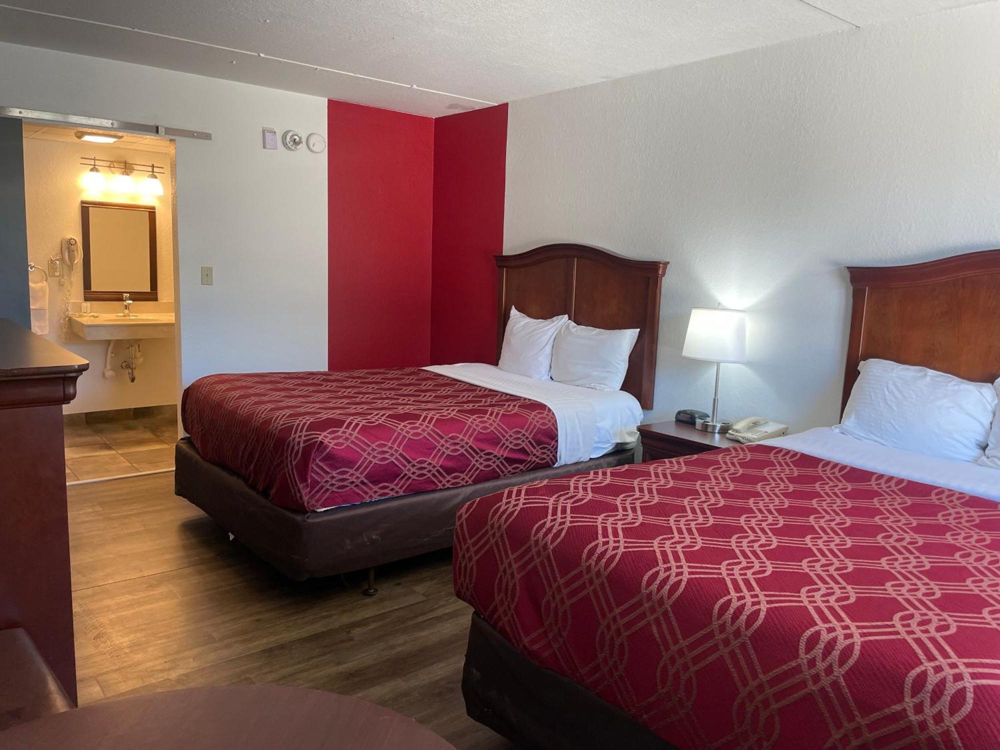 Отель Ramada By Wyndham Branson Theatre District Экстерьер фото