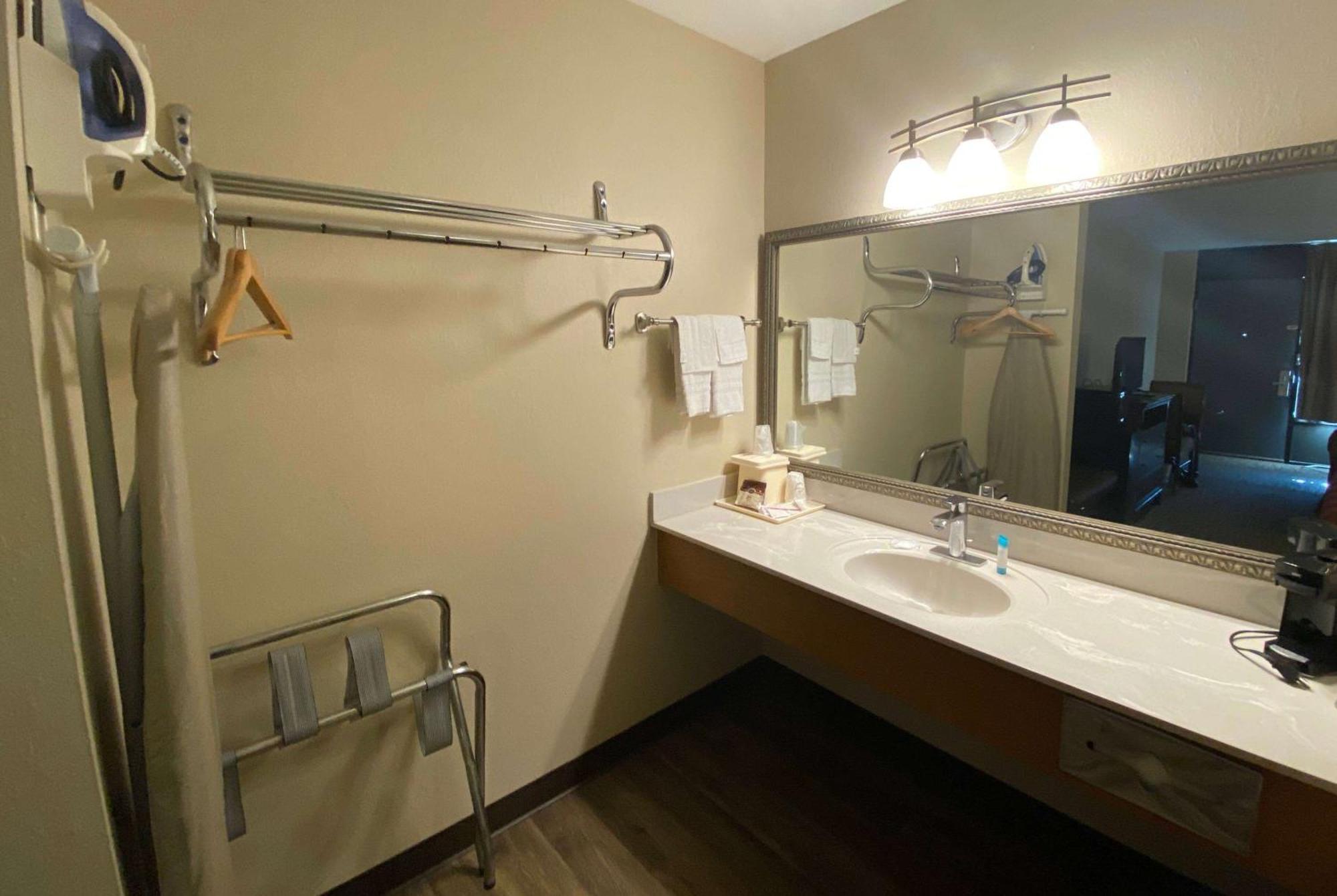 Отель Ramada By Wyndham Branson Theatre District Экстерьер фото