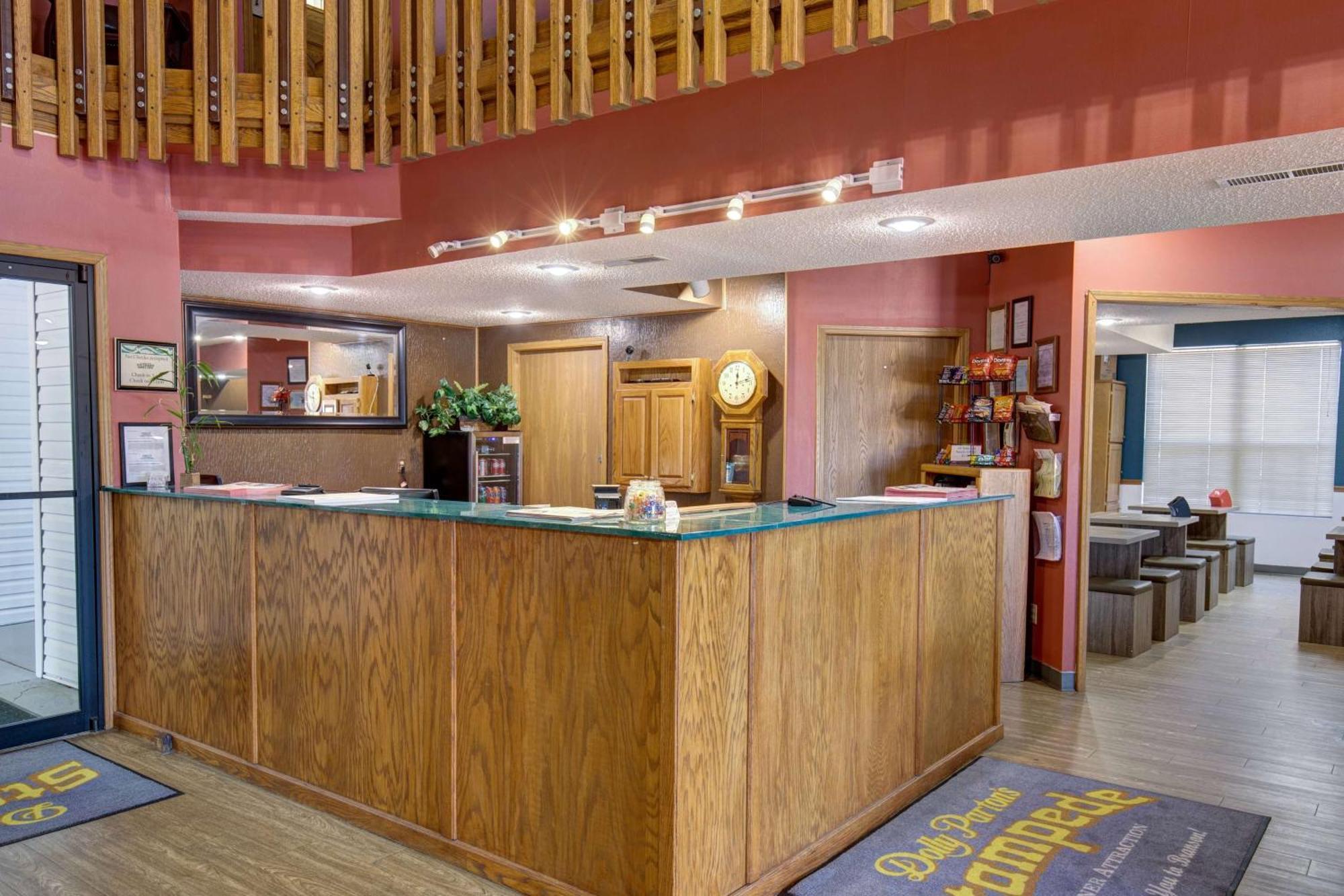 Отель Ramada By Wyndham Branson Theatre District Экстерьер фото